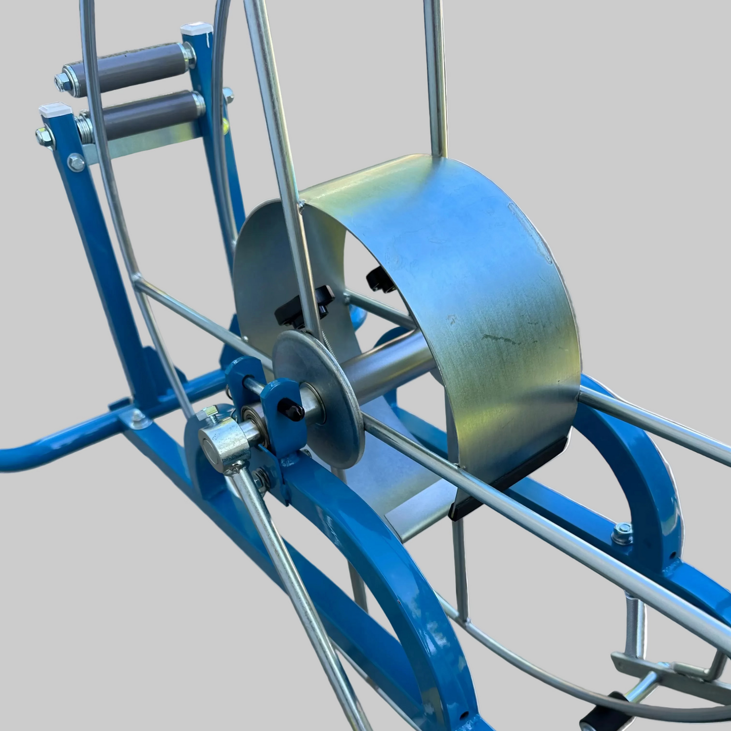 blue and silver Winder with red wheel and pneumatic tire for Sumi Rain irrigation tube. Sumi soaker max